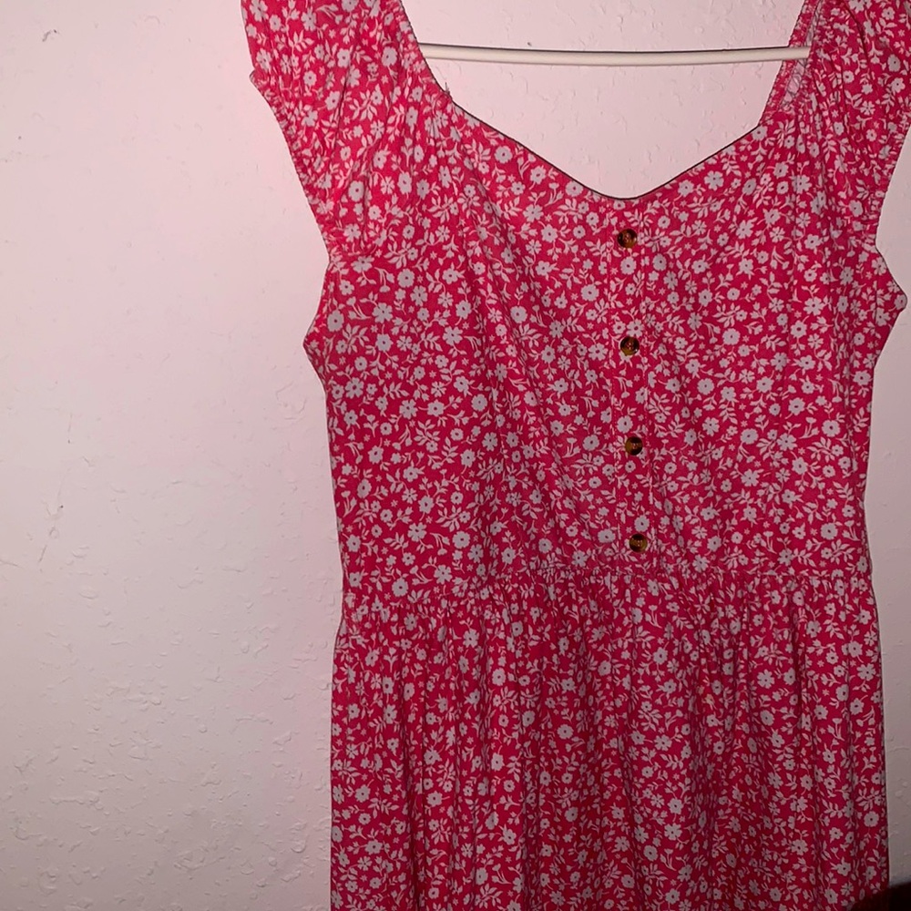 An nice floral print dress